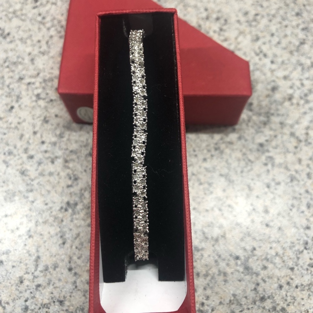 **SOLD** BNIB diamond tennis bracelet